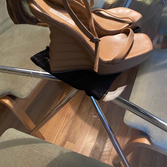 ❤️SKY Platform Tan Sandals - Picture 2 of 7